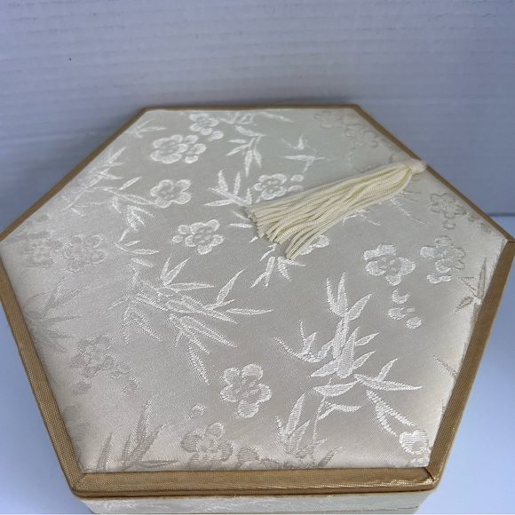 Gold fabric hexagon keepsake box - Picture 4 of 14